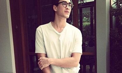 ว้ายย!!! ณเดชน์ สาวแตก?