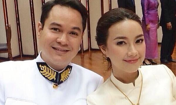 อ้อน - อัลเบิร์ท UHT รับพระราชทานน้ำสังข์